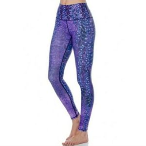 Yoga Democracy leggings in Wisteria